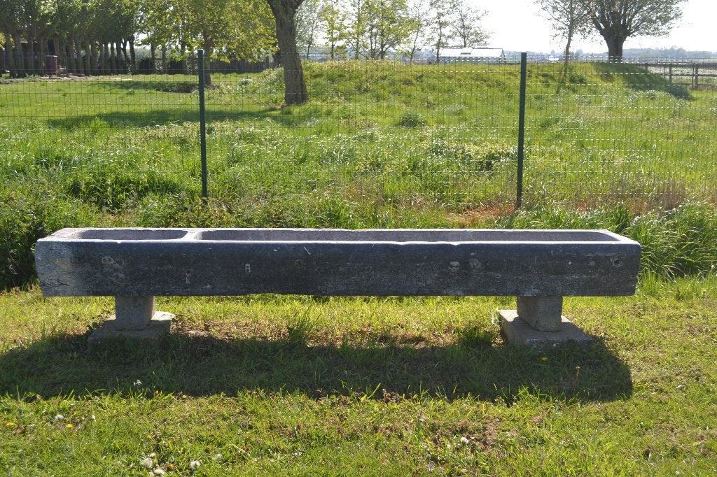 Antieke grote arduinen paardentrog, Ophalen, Steen