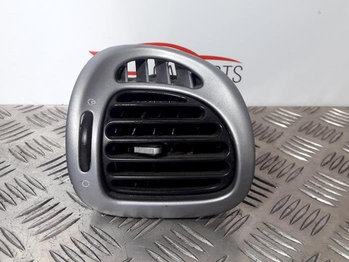 Grille aération tableau de bord d'un Citroen Xsara Picasso, -, 3 mois de garantie, Utilisé, -