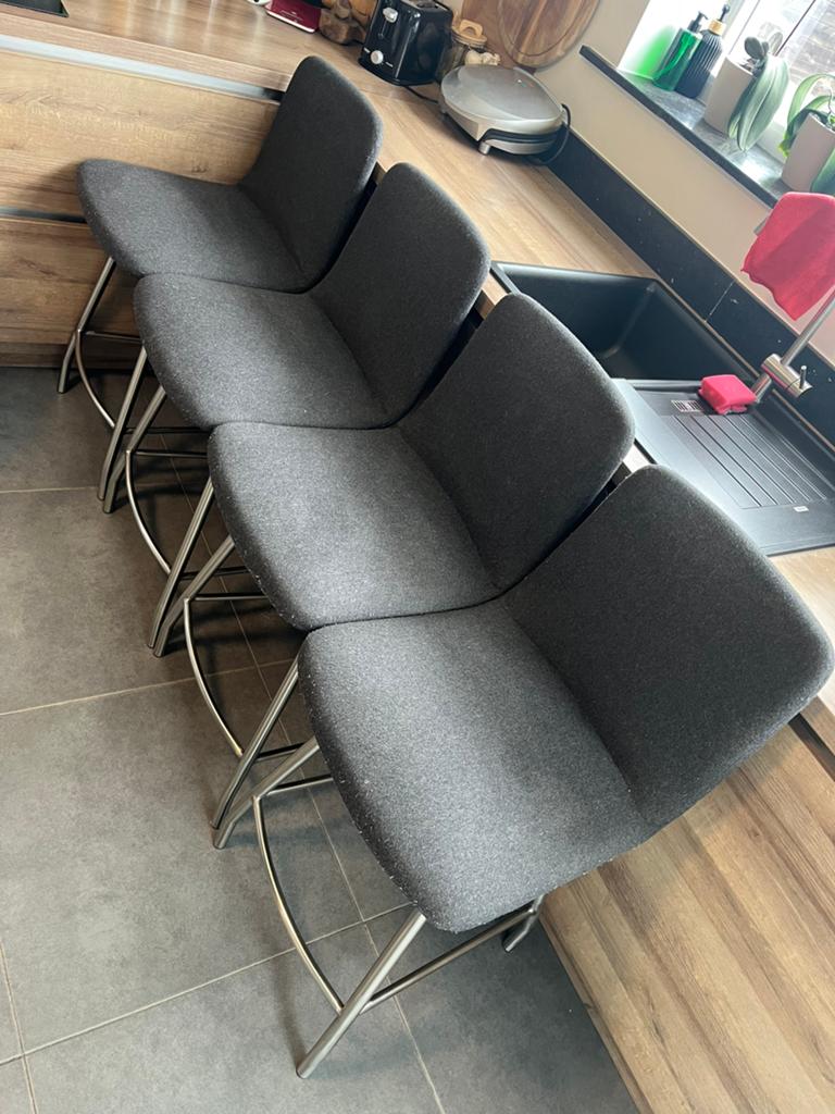 4 tabourets de bar UNIC-DESIGN. Bon état, Maison & Meubles, Tabourets de bar, Comme neuf, 60 à 90 cm, Métal, 4 tabourets, Avec repose-pieds