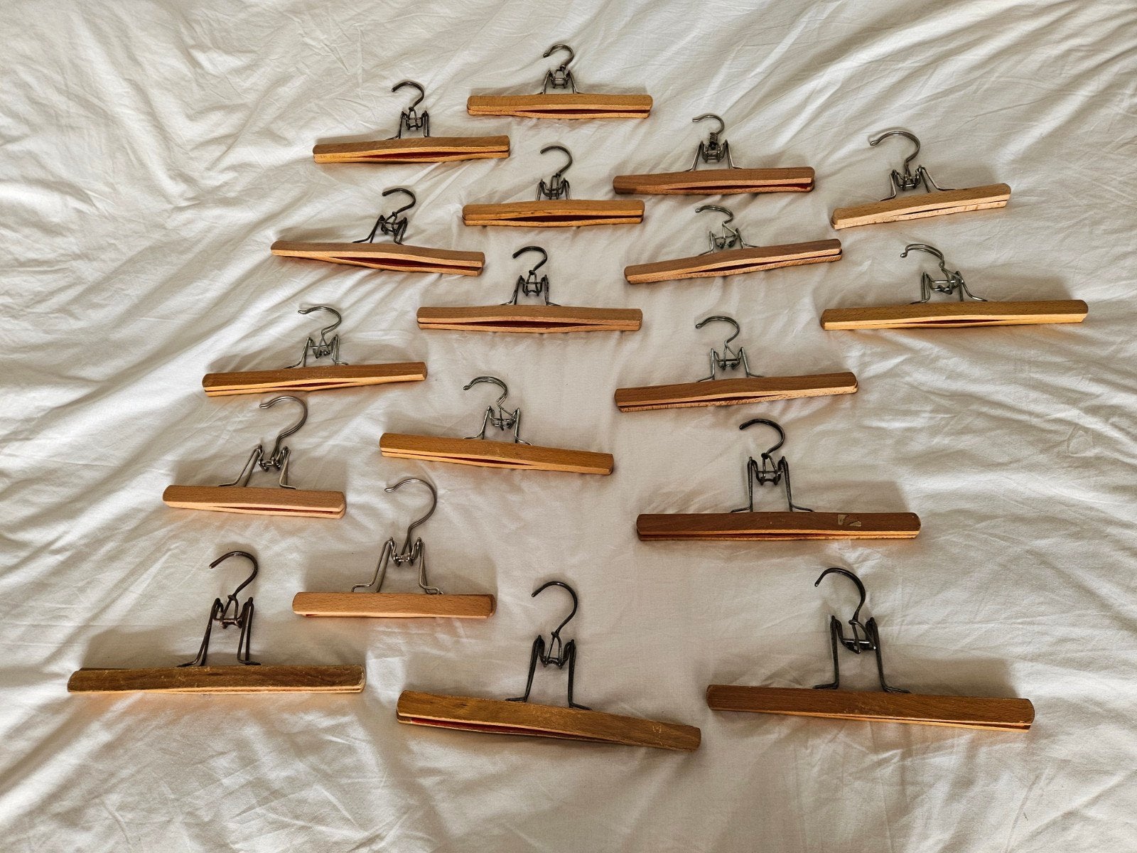 18 vintage houten kleerhangers, Kleding | Dames, Ophalen