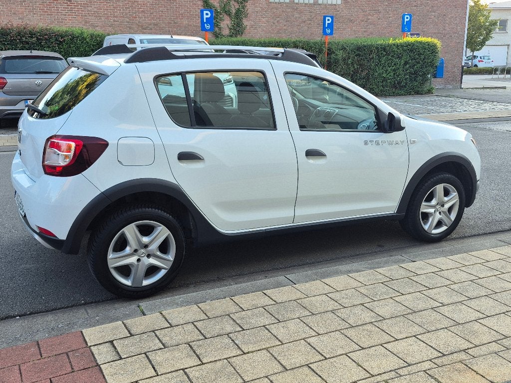 DACIA SANDERO STEPWAY 0.9L BENZINE. 2015. 3900 EURO, Auto's, 898 cc, Sound system, Bedrijf, 5 deurs