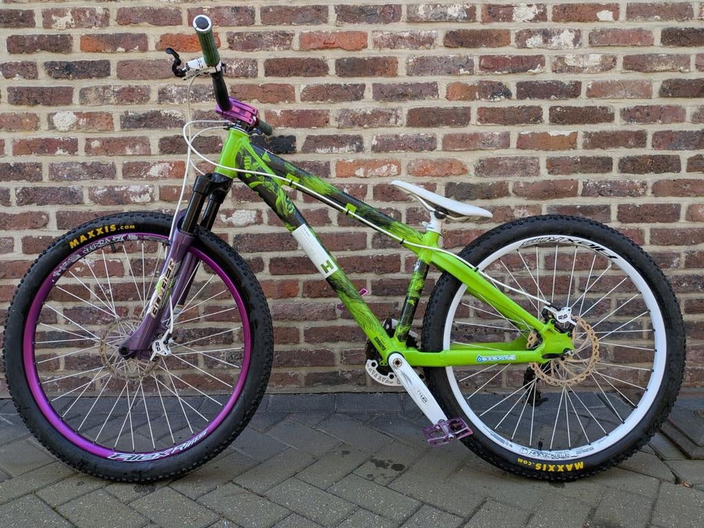 UMF Hardy 4X Team Edition Dirtjump 2011, Ophalen, 24 inch of meer, Gebruikt, Merida