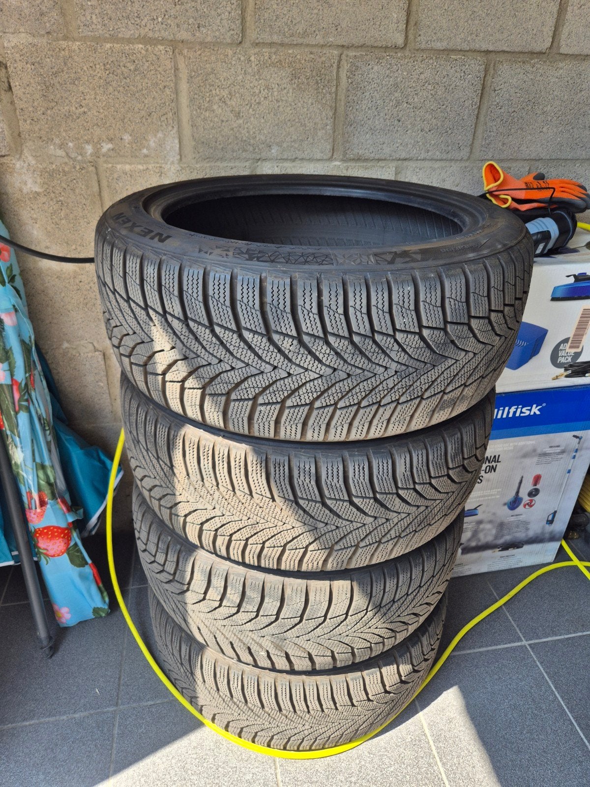 Winterbanden Nexen 235 45 18 98v - DOT2724, Ophalen, 18 inch, Gebruikt, Winterbanden