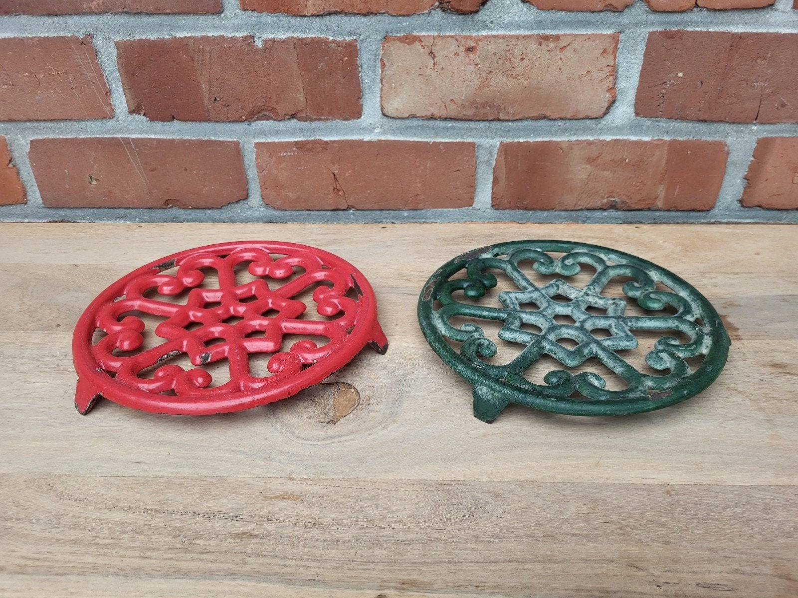 2 gietijzeren warmtehouders voor pan en kookpot
5 euro voor, Huis en Inrichting, Ophalen