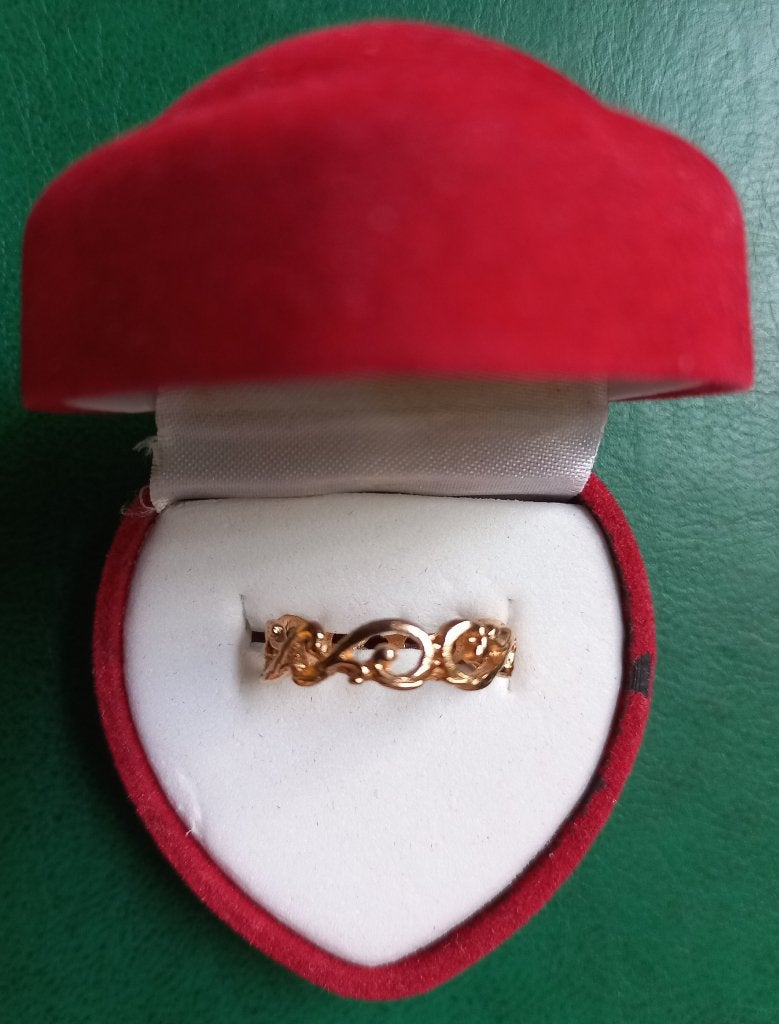 Ring - goudkleurig - sierlijk (NIEUW), Ophalen of Verzenden, Dame, Goud, Kleiner dan 17