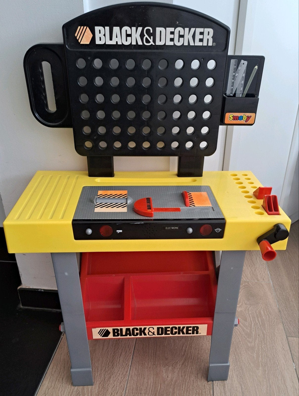 Werkbank met geluid, Ophalen