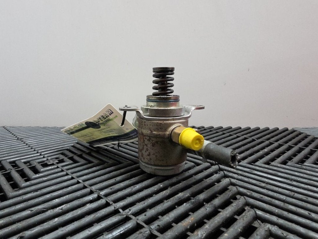 HOGEDRUKPOMP Volkswagen Jetta IV (162 / 16A) (|03C127026M|), Gebruikt, Volkswagen, Volkswagen AG, Kundenbetreuung@volkswagen.de