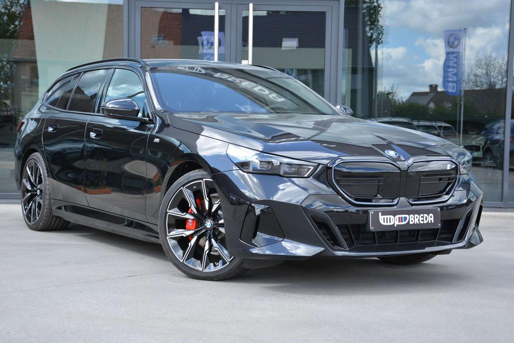 BMW i5 Touring eDrive40 M Sport Pro/INTGR STR/PANO/ACC/HUD, Auto's, BMW, Automaat, Achterwielaandrijving, Gebruikt, Zwart
