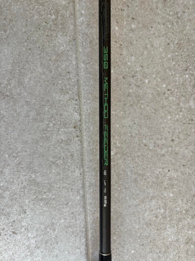 Sensas Black Arrow 350 Method Feeder 60gr + 5 toppen., Enlèvement, Comme neuf, Canne à lancer