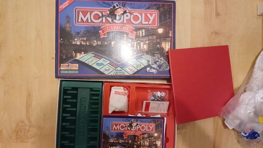 jeu de plateau new Monopoly Utrecht Monopoly 1st edition, Hobby & Loisirs créatifs, 1 ou 2 joueurs, Enlèvement ou Envoi, Neuf