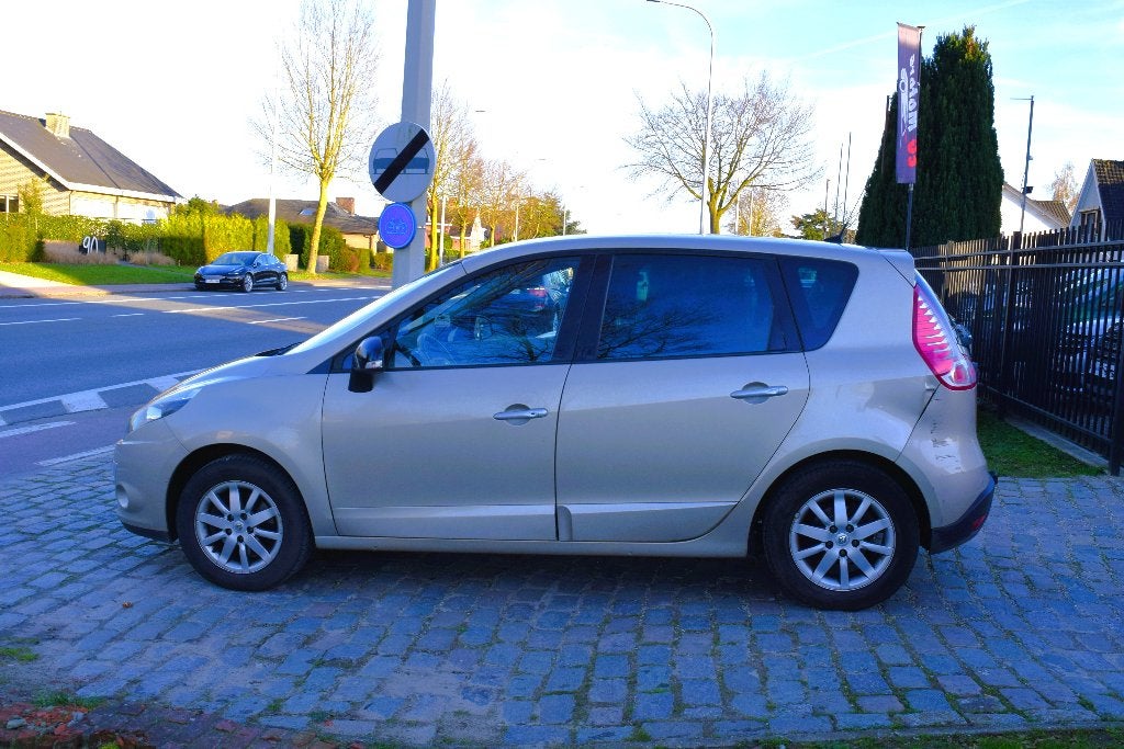 Renault Scenic 1.9dCi/1st Owner/GPS/CAMERA/HISTORY, Auto's, Voorwielaandrijving, Zwart, 4 cilinders, Beige