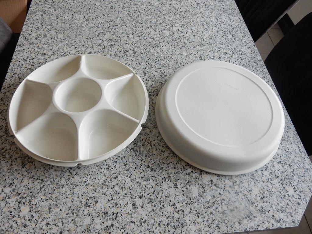 nr.751 - Tupperware serving center, Huis en Inrichting, Woonaccessoires | Overige, Ophalen of Verzenden, Zo goed als nieuw
