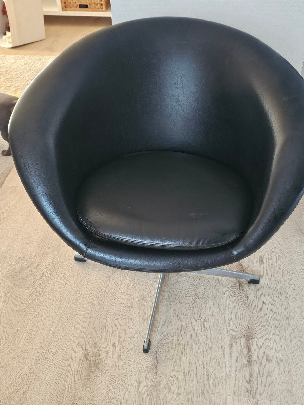 Chaise pivotante scandinave en similicuir et chrome, Enlèvement