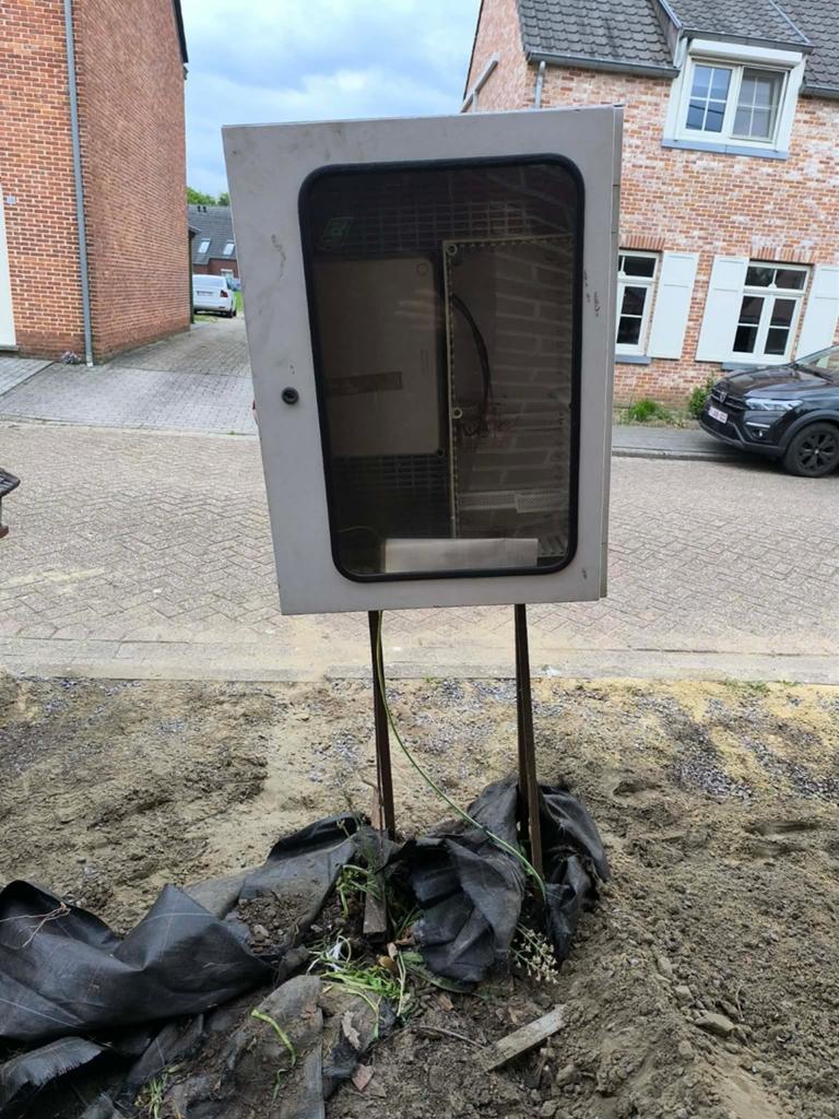 Werfkast Elektriciteit op Staander, Enlèvement