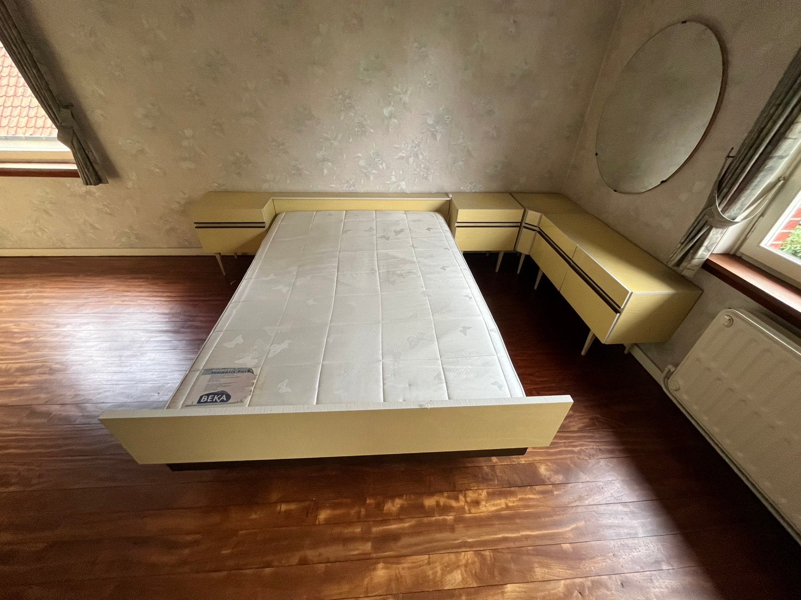 Complete slaapkamer (bed, nachtkastjes, grote kast), Huis en Inrichting, Ophalen, Gebruikt