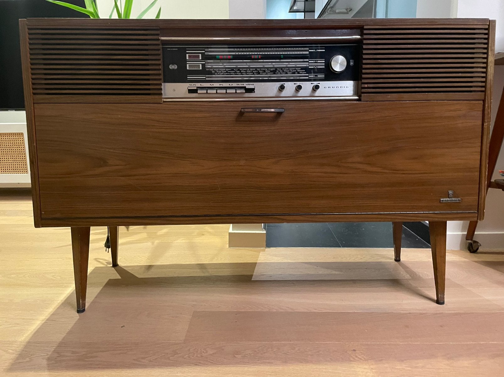 Grundig radiomeubel (radiogrammofoonmeubel), Enlèvement, Utilisé, Radio