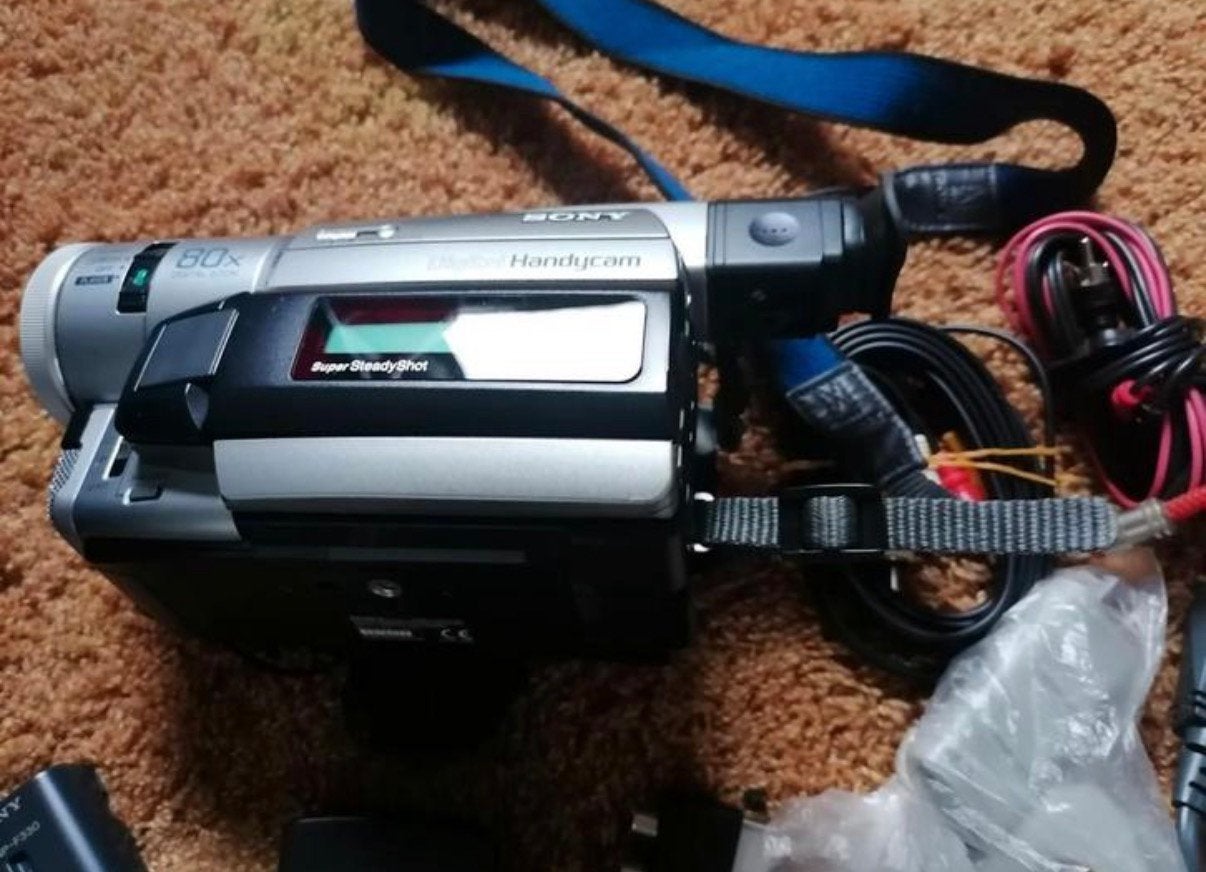 Caméra vidéo Sony DCR-TRV210E Video8 Hi8 Digital8, Enlèvement ou Envoi, Comme neuf, Caméra, Sony