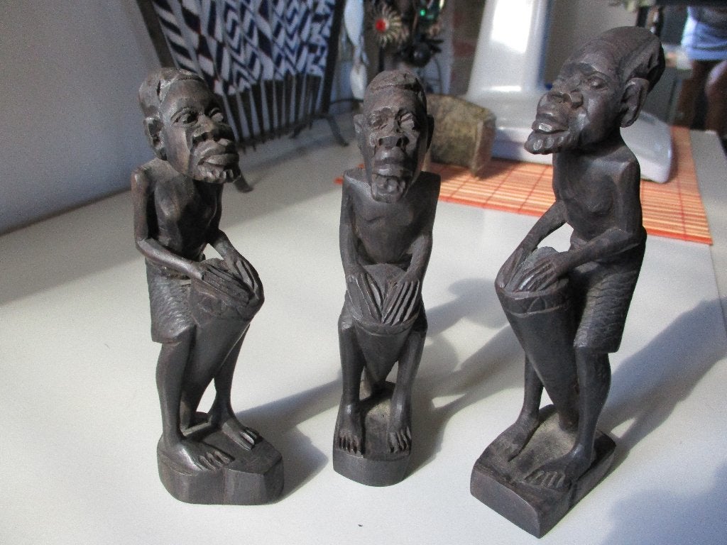 3 Afrikanen met djembe, Fait main, Afrique, Bois, Sculpture sur bois