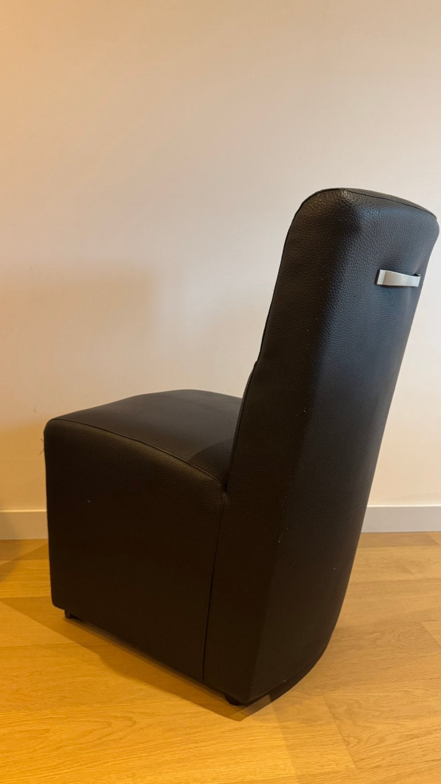 5 chaises de salle à manger noires sur roulettes, Cuir, Enlèvement, Noir, Cinq, Six Chaises ou plus