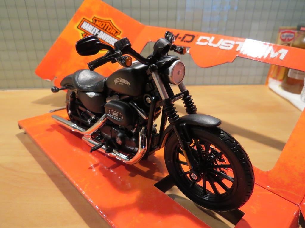 Harley Davidson Sportster Iron 883 2014 1:12 32326, Enlèvement ou Envoi, Neuf, 1:9 à 1:12, Moteur
