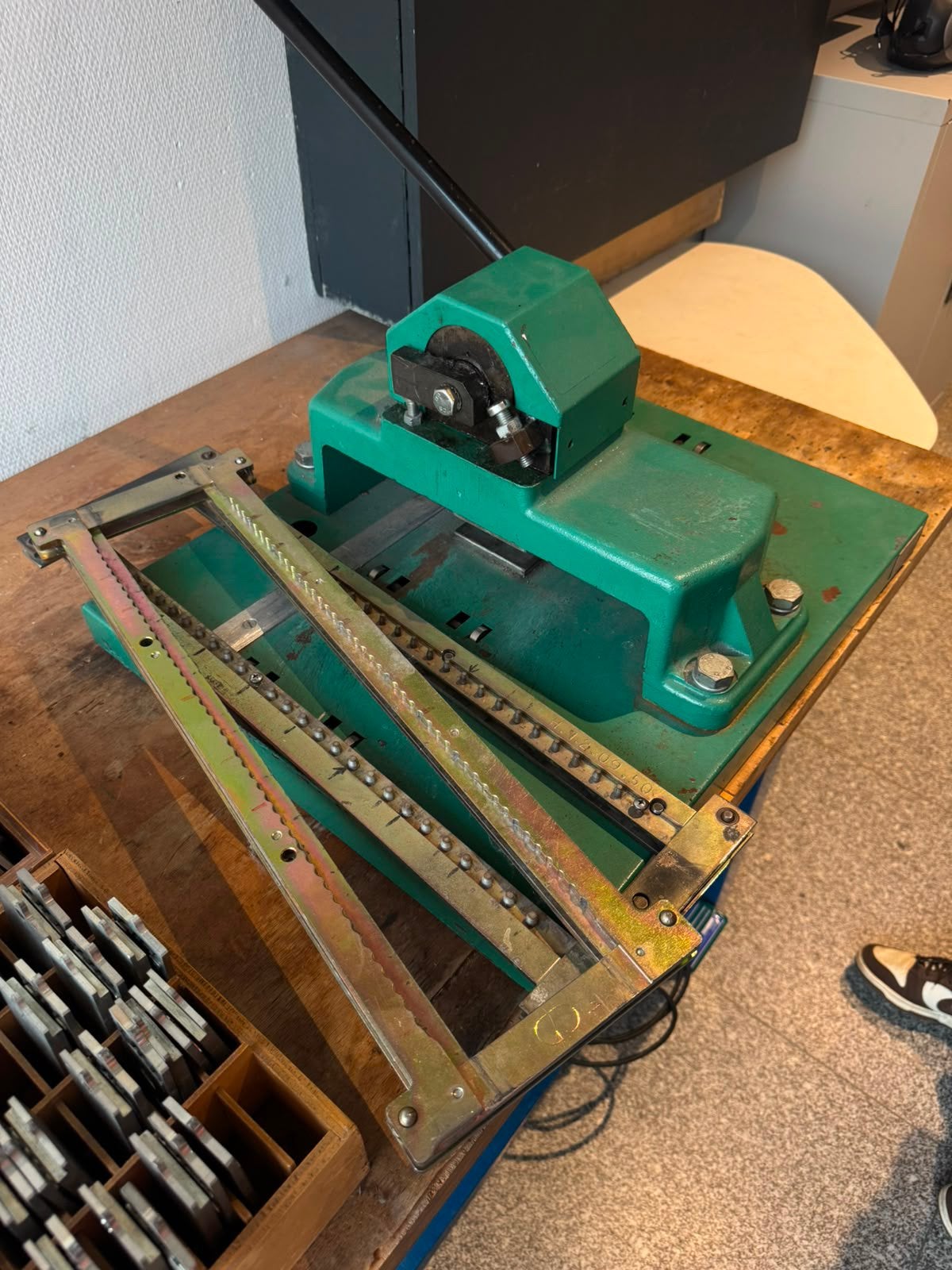FABRICAUTO FA 78 + tekenplaatpers, Auto diversen, Kentekenplaathouders, Gebruikt, Ophalen