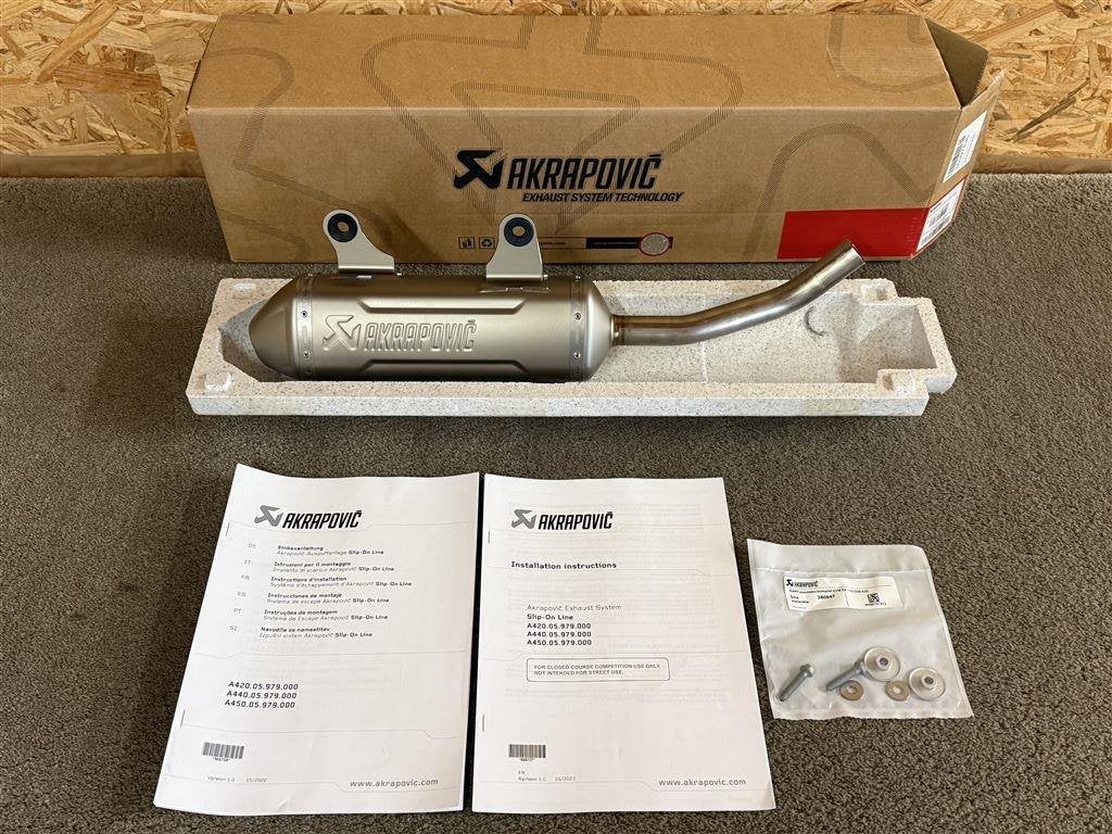 Akrapovic uitlaat demper 125 150 SX XC TC MC125 MC250 23-27, Motoren, Verzenden, Nieuw
