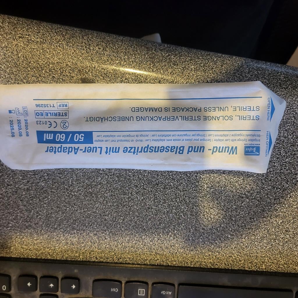 Spuiten om forel pasta in te doen., Ophalen, Gebruikt