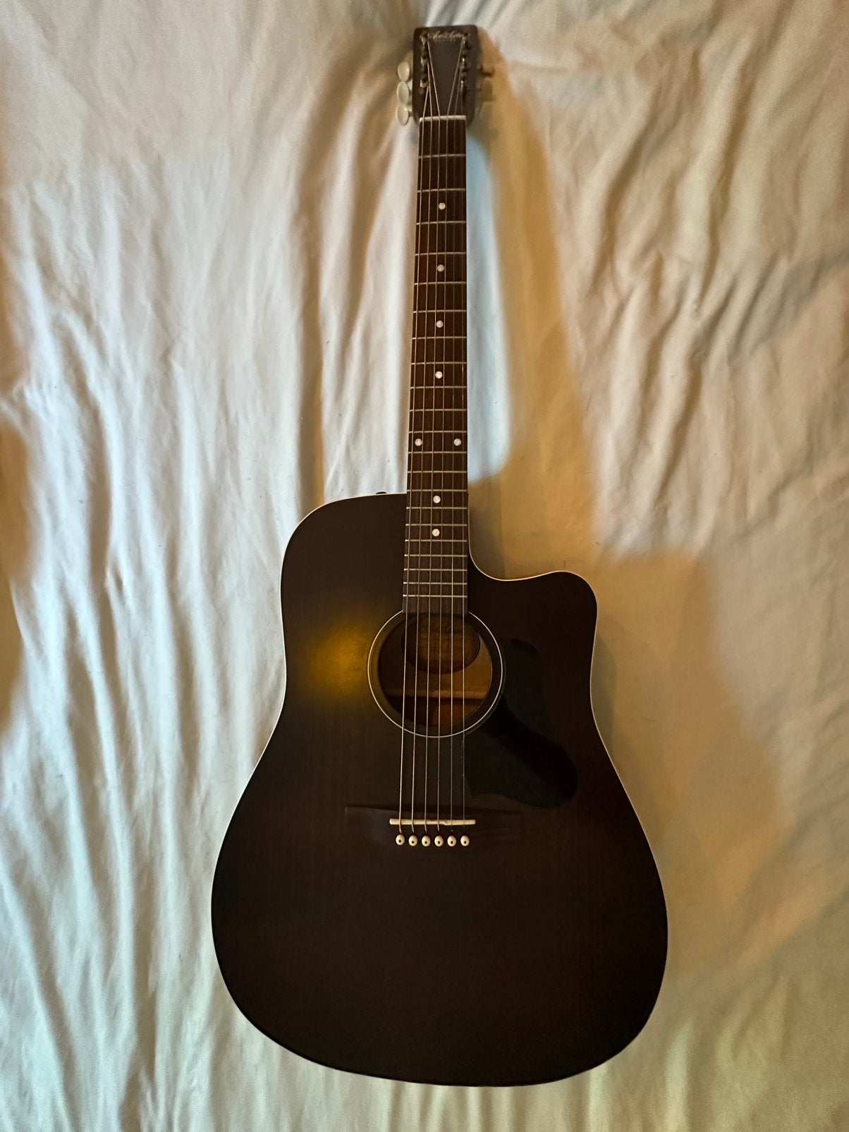 Art & Lutherie Americana Bourbon Burst akoestische gitaar, Muziek en Instrumenten, Ophalen, Zo goed als nieuw