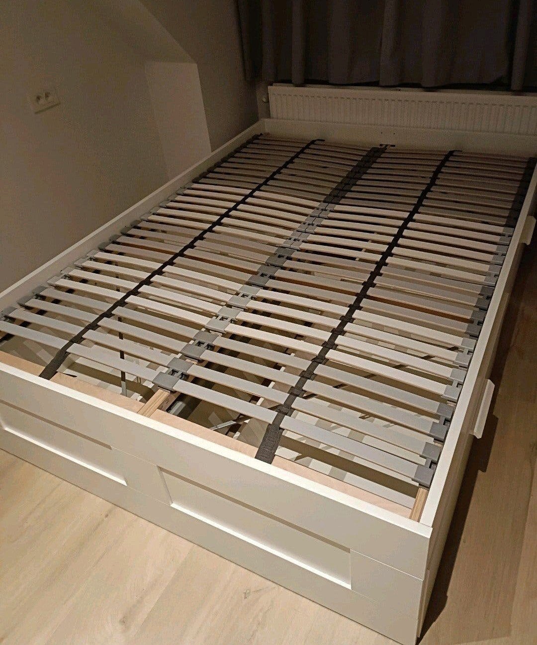 bed met shuiven (incl lattenbodems, zonder matras), Huis en Inrichting, Ophalen