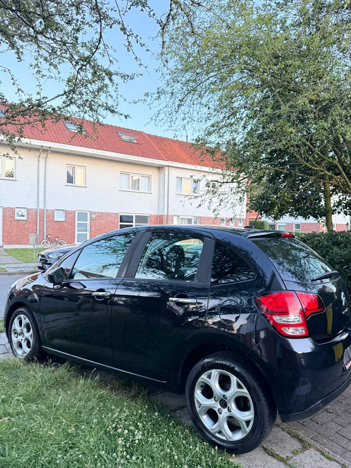 Citroen C3 benzine1.2 digital airco cruise controle gekeurd, Auto's, Citroën, Voorwielaandrijving, Euro 5, Stof, Zwart