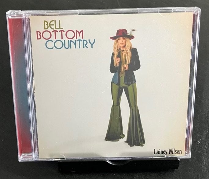Lainey Wilson - Bell Bottom Country, CD & DVD, CD | Country & Western, Comme neuf, Enlèvement, Comprend un livret, Country