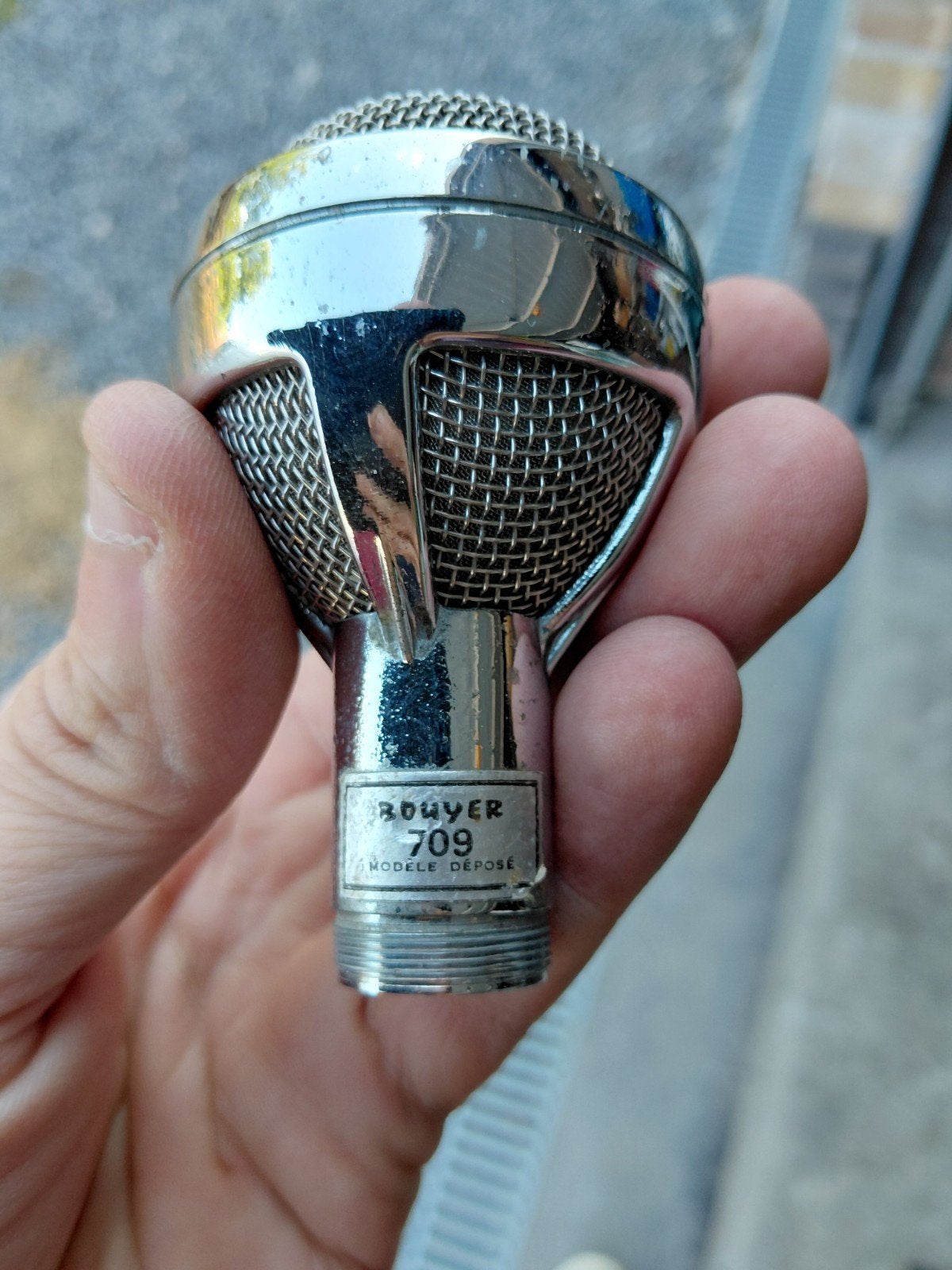 Bouyer 709 microfoon, Ophalen