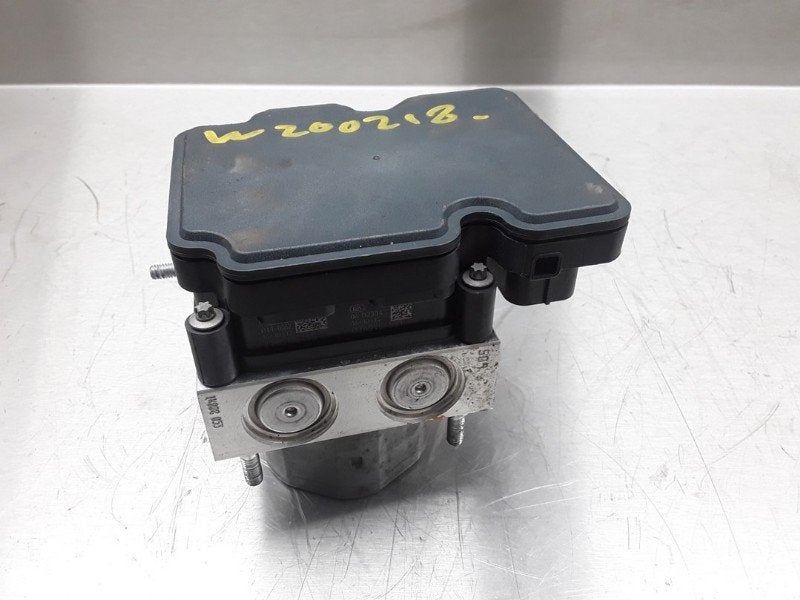 BLOC ABS (FREINS ANTI-BLOCAGE) Nissan Qashqai (J11), Robert Bosch AG, Utilisé, Robert-Bosch-Allee 1
74232  Abstatt, DE, Engineering@bosch.com