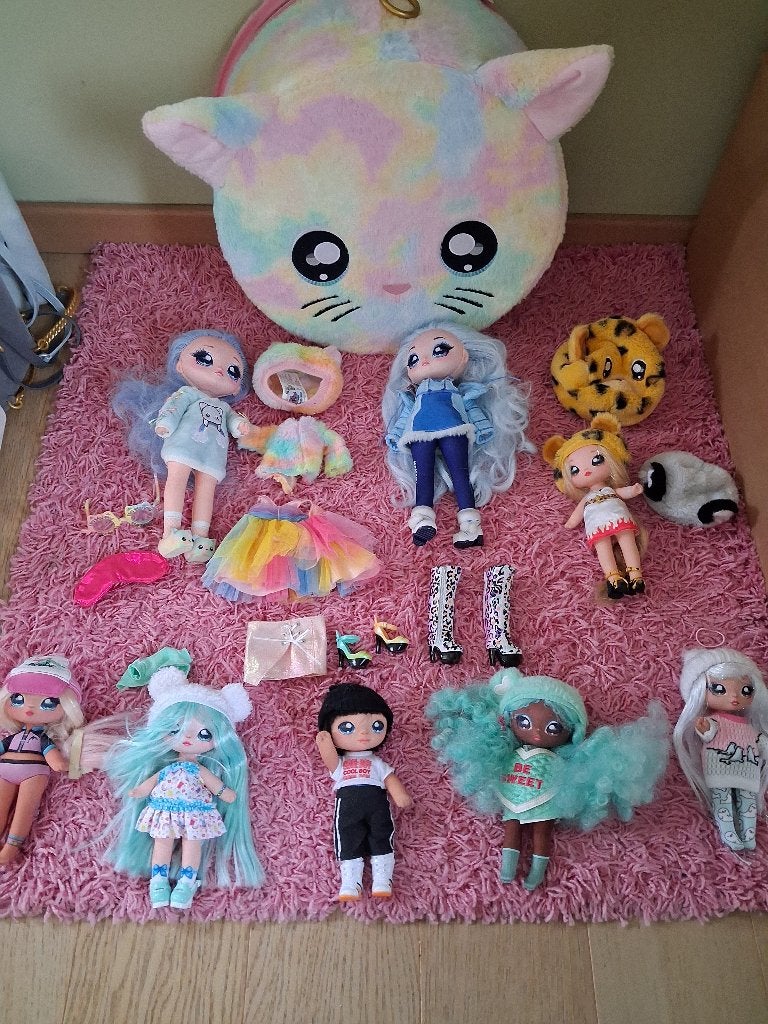 Grote set popjes met mooie opberging, Verzamelen, Ophalen, Zo goed als nieuw, Fashion Doll