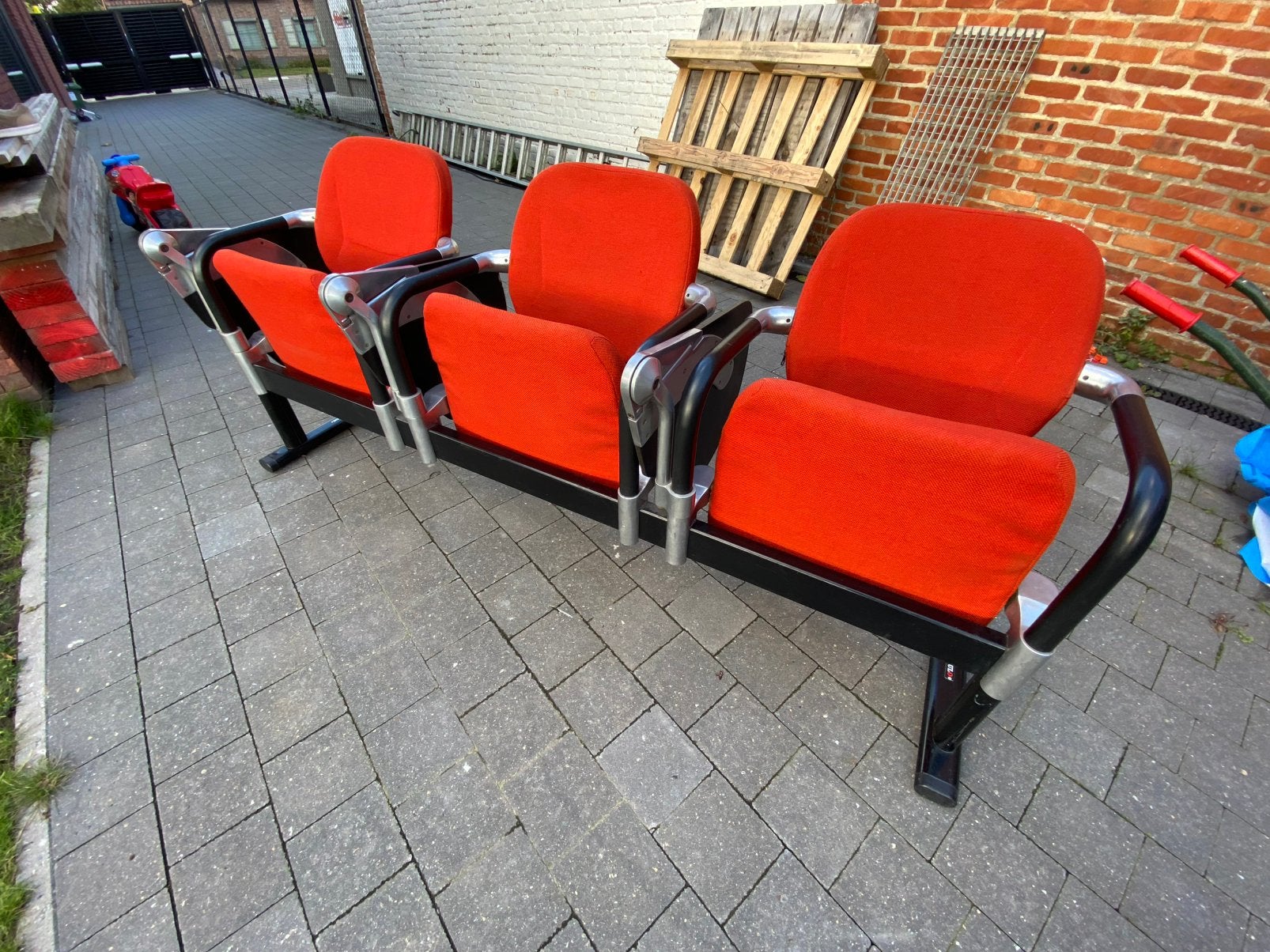 Bulo driezit stoel, Maison & Meubles, Chaises, Rouge, Enlèvement, Utilisé, Une