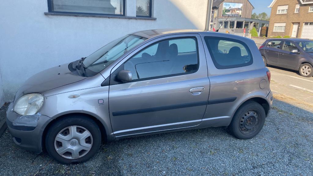 Toyota Yaris VVT-i 1.0, Auto's, Particulier, Zilver of Grijs, Te koop, 3 deurs