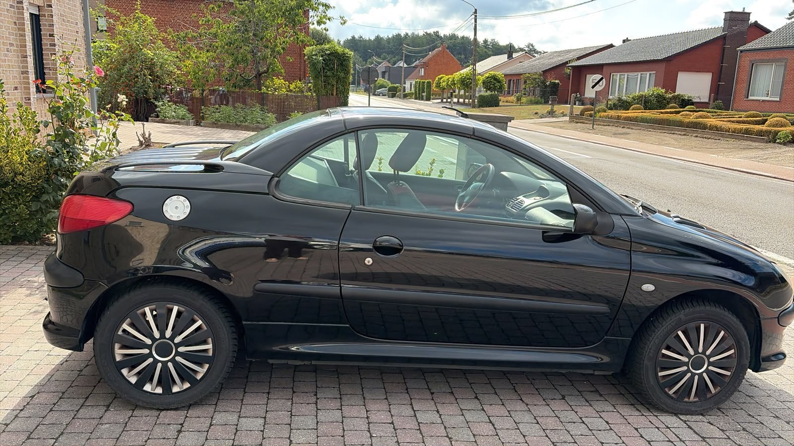 Te koop Peugeot 206cc bwj 2002 2.0 137.000km zwart, Autos, Peugeot, Cuir, Achat, Cabriolet, Boîte manuelle