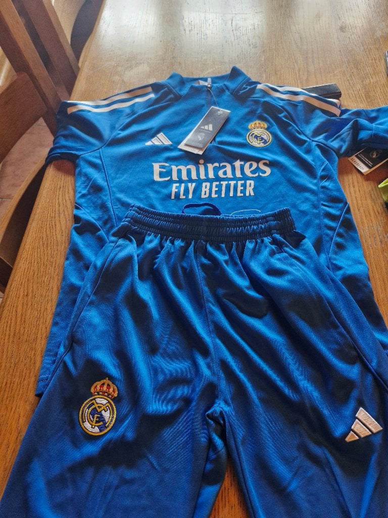 Vêtement adidas, Enfants & Bébés, Vêtements enfant | Taille 164, Neuf, Enlèvement, Vêtements de sport ou Maillots de bain, Adidas