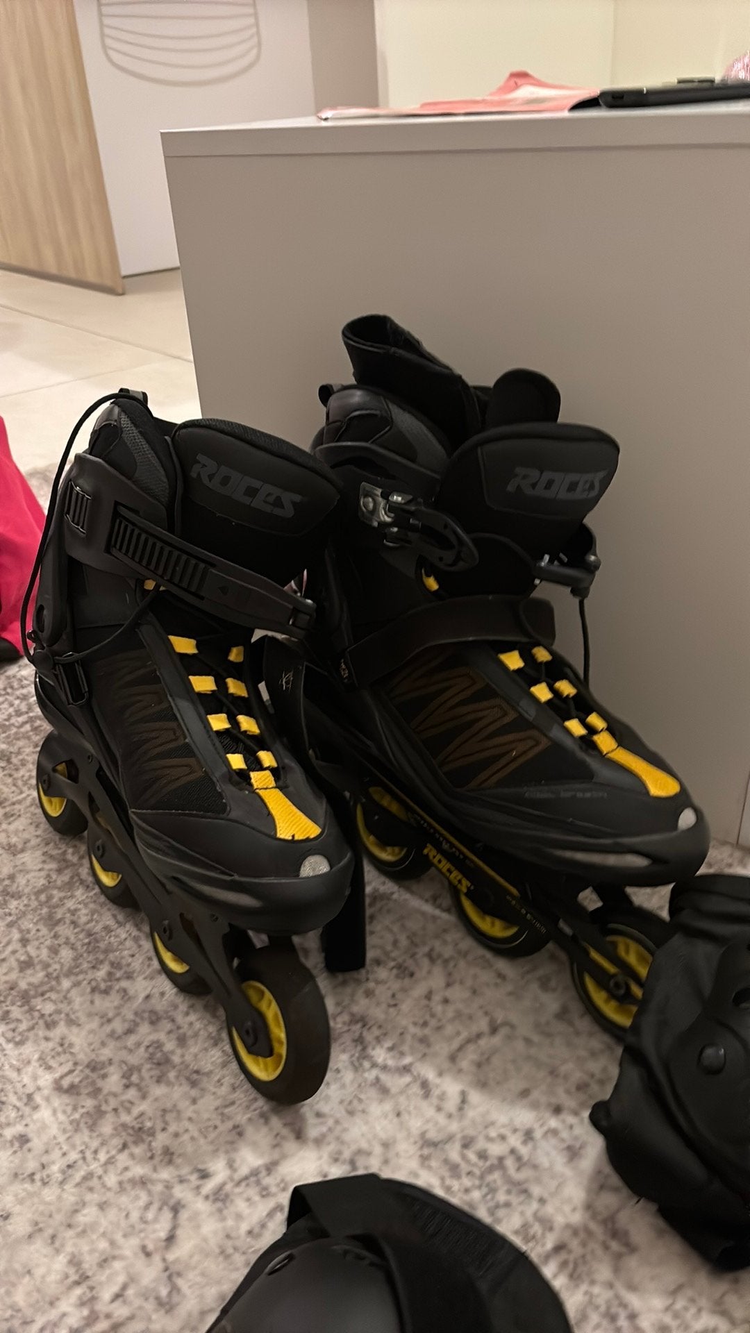 Roces skeelers + complete beschermingsset – mooie staat, Ophalen, Verstelbaar, Zo goed als nieuw, Inline skates 4 wielen
