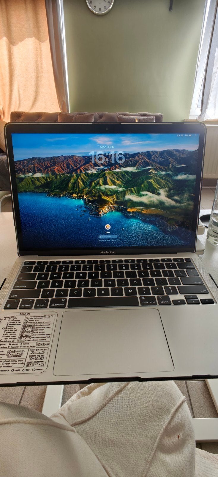 M1 air maar Één jaar gebruikt sinds aankoop, Computers en Software, Apple Macbooks, Ophalen of Verzenden