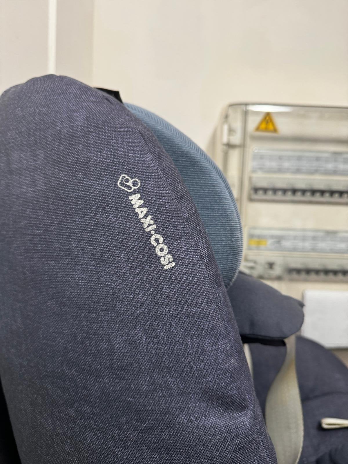 Merk :Maxi cosi /kleur: donker blauw, Ophalen, Zo goed als nieuw, Maxi-Cosi, Isofix