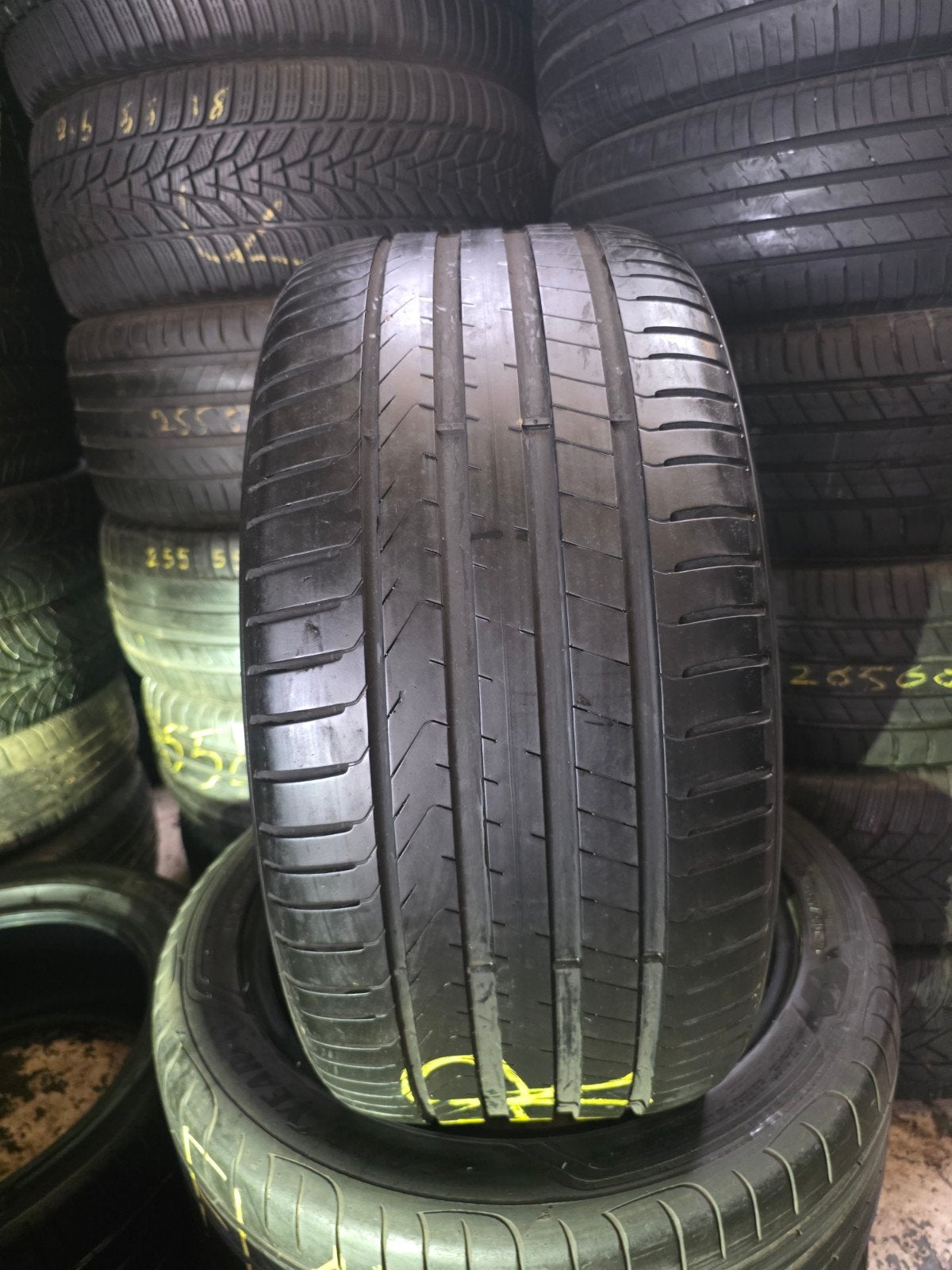 275 40 18 pirelli avec montage et équilibrage, Enlèvement