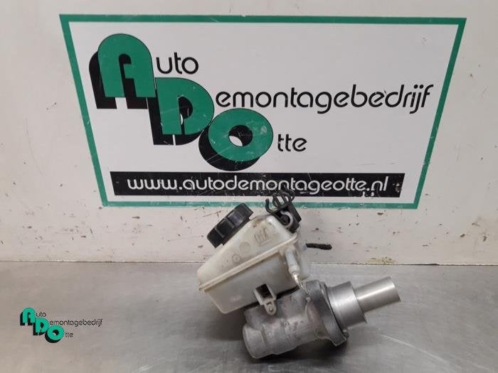 Hoofdremcilinder van een Opel Zafira B (Zafira B 05-), Gebruikt, -, -, Opel