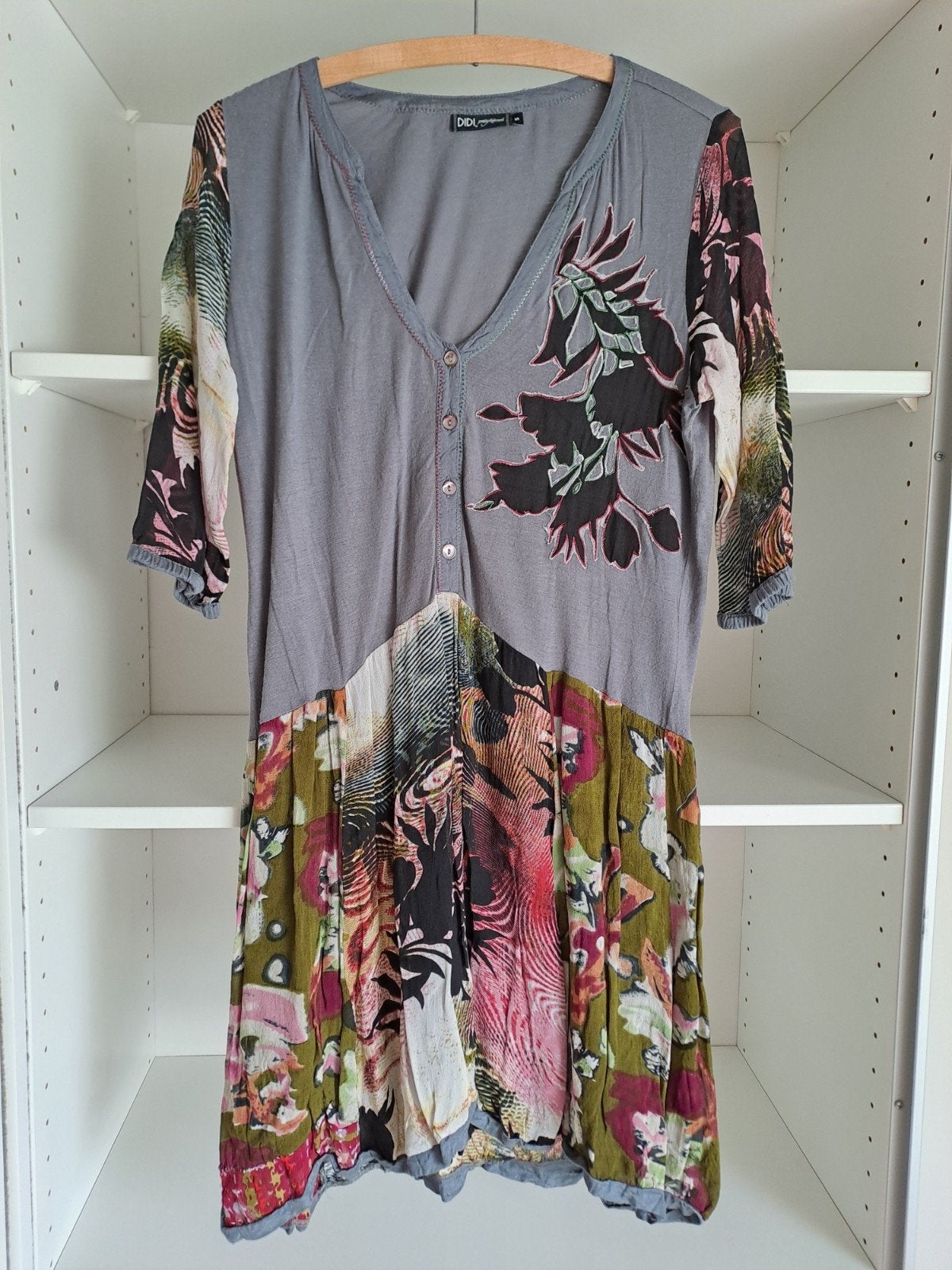 Robe courte grise t S à manches et jupe multicolores, Vêtements | Femmes, Gris, Enlèvement ou Envoi, Didi, Porté