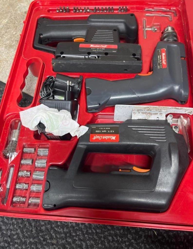 Mallette d’accessoires de bricolage, la batterie a coulé…, Enlèvement ou Envoi, Comme neuf