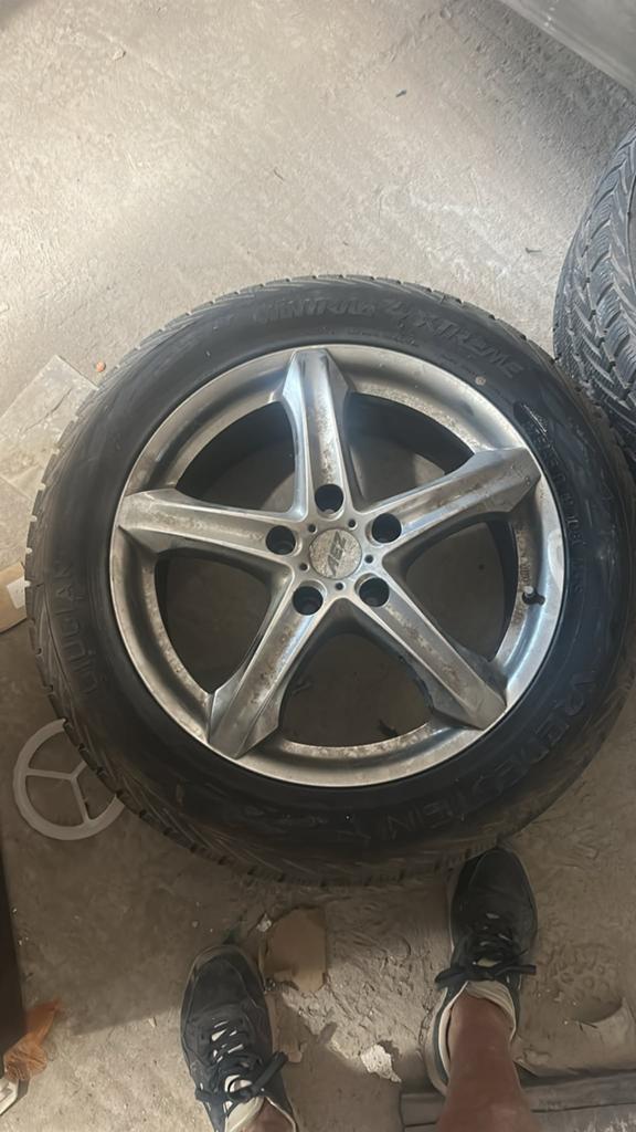 Vredestein winterbanden op velg 275 45 R19, Auto-onderdelen, Banden en Velgen, Ophalen, Winterbanden