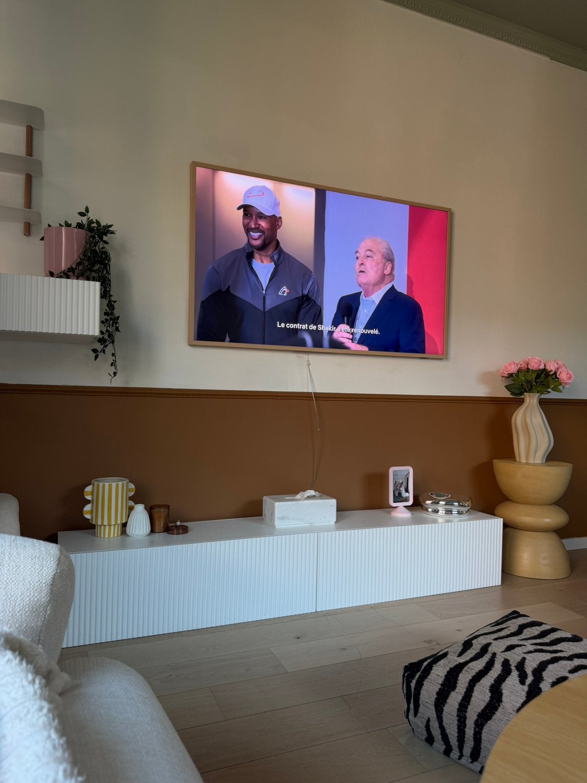 Meuble TV blanc design avec façades rainurées – 175 cm, Maison & Meubles, Enlèvement, Comme neuf