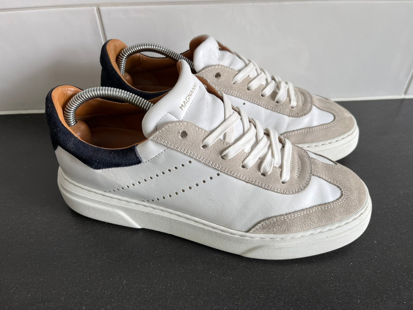 Magnanni sneakers maat 41, Kleding | Heren, Schoenen, Wit, Ophalen of Verzenden, Zo goed als nieuw, Sneakers