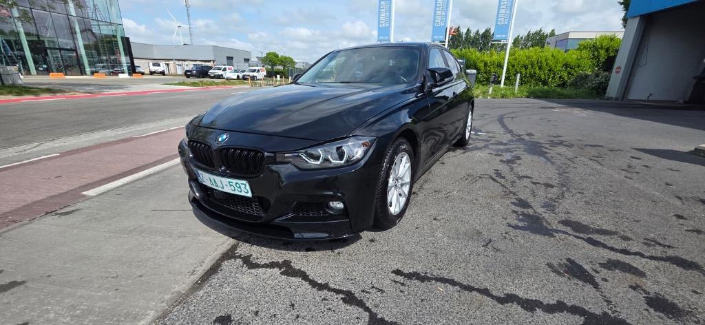 bmw 316 i met m bumper mooie wagen 136000 km, Auto's, BMW, 4 deurs, 1995 cc, Euro 6, Zwart