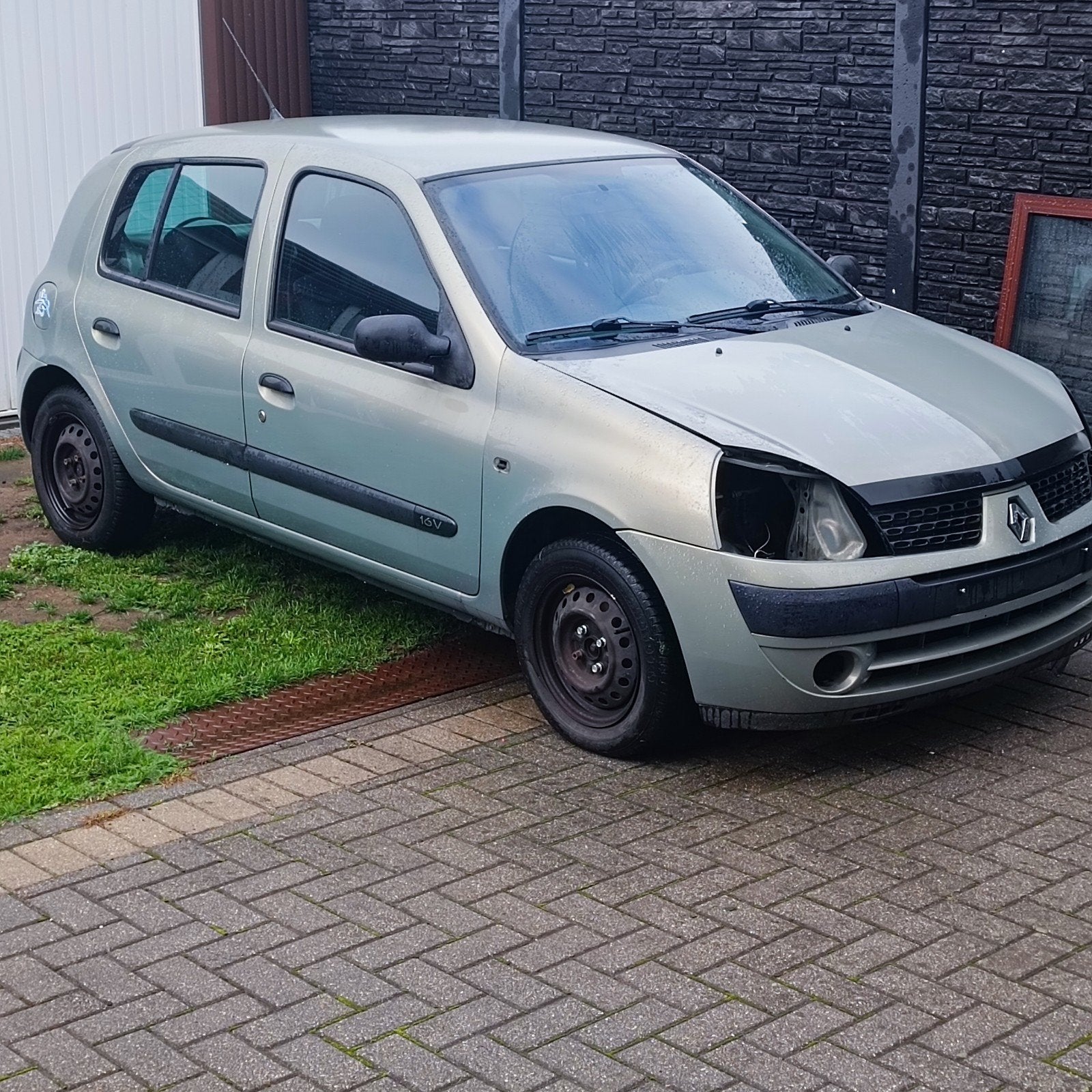 Renault Clio 1.2 essence toutes les pièces sont à vendre

to, Autos, Achat, Particulier, Essence, Clio